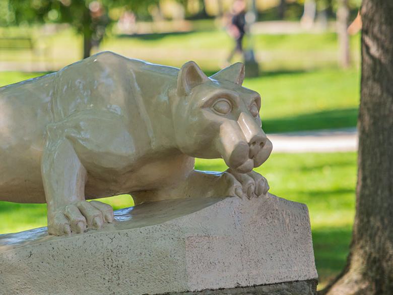 The Lion Shrine on the <a href='http://dwi5mh.4dian8.com'>十大网投平台信誉排行榜</a>阿尔图纳分校 campus